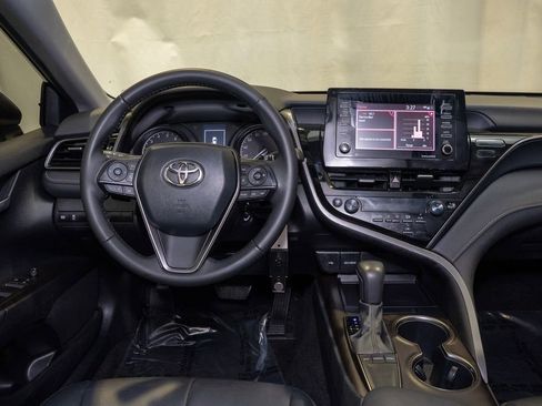 Used 2024 Toyota Camry SE image 6