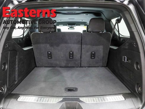 Used 2024 Chevrolet Suburban Premier RWD image 9