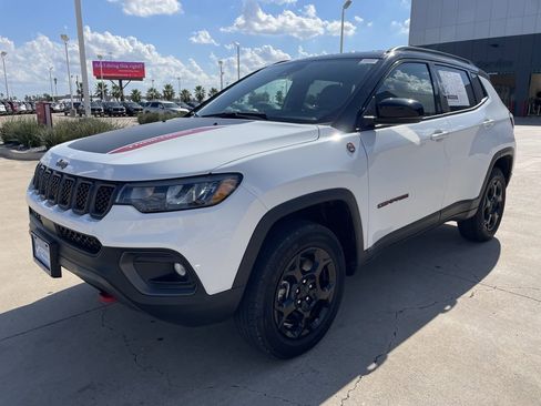 Used 2024 Jeep Compass Trailhawk image 6