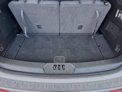 Used 2020 Ford Explorer XLT RWD image 17