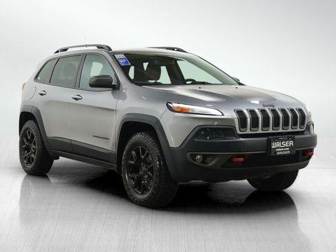 Used 2016 Jeep Cherokee Trailhawk w/ Cold Weather Group AWD/4WD image 7