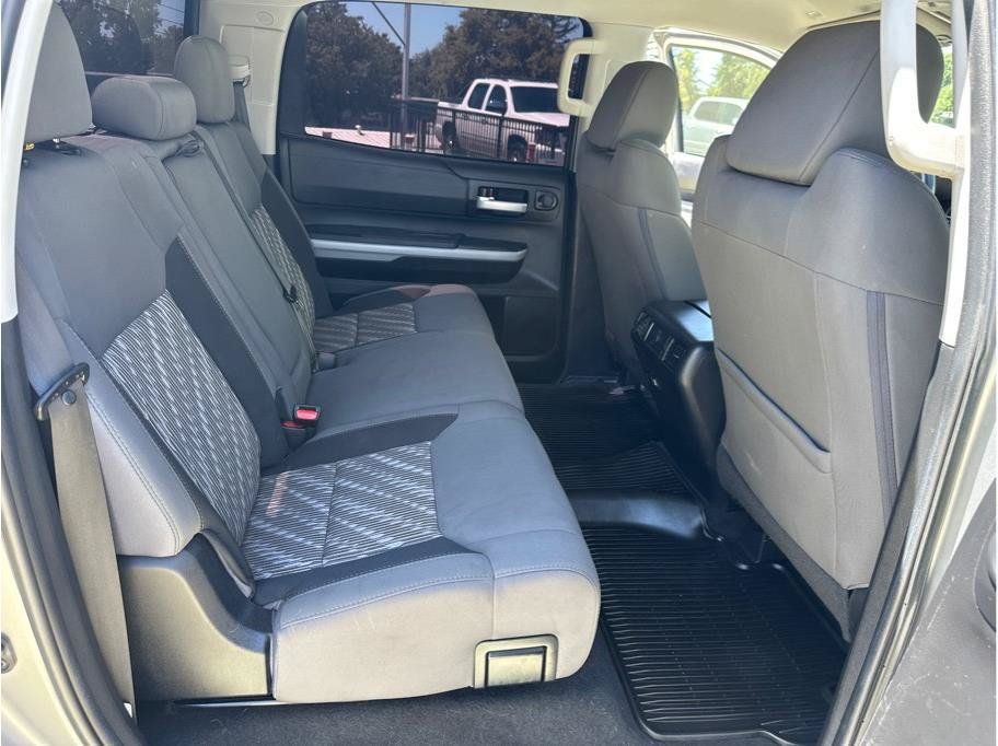 Used 2019 Toyota Tundra SR5 w/ SR5 Upgrade Package AWD/4WD image 17