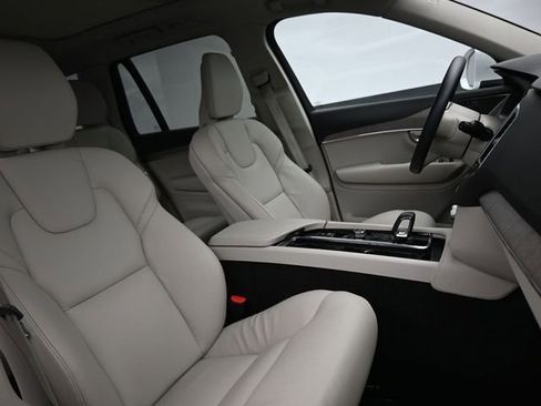 Used 2024 Volvo XC90 T8 Plus image 32