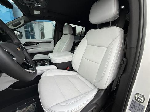 Used 2025 Chevrolet Suburban Premier image 13