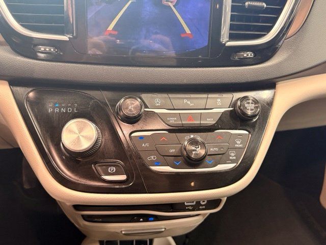Used 2017 Chrysler Pacifica Touring-L Plus w/ Tire & Wheel Group FWD image 14