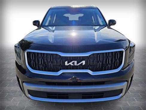 Used 2023 Kia Telluride EX w/ EX Captain's Chair Package image 2