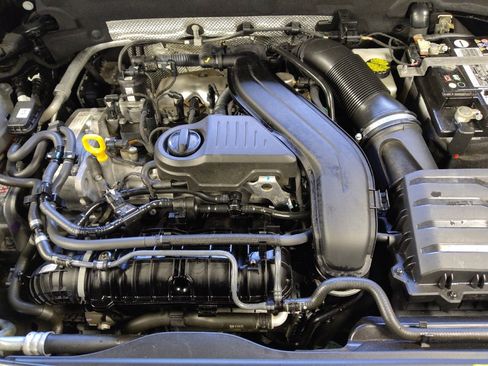 Used 2023 Volkswagen Taos SE image 30