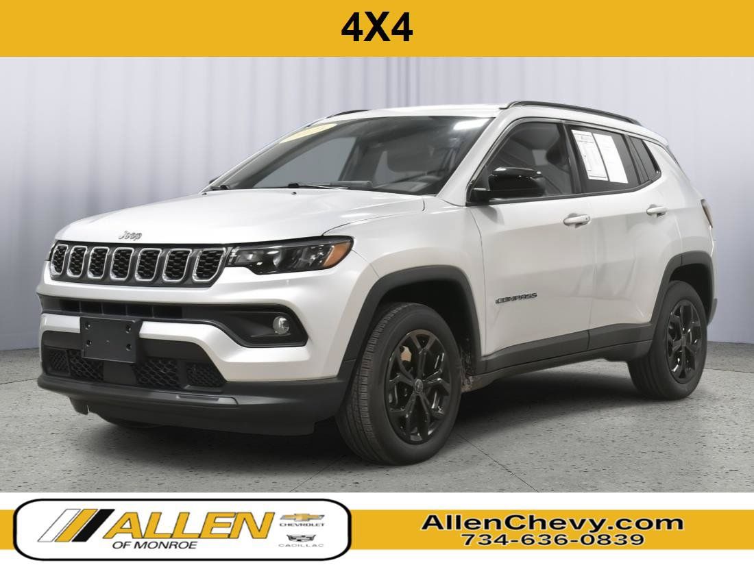 Used 2025 Jeep Compass Latitude AWD/4WD image 1