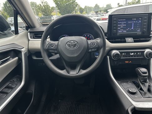 Used 2022 Toyota RAV4 XLE AWD/4WD image 16