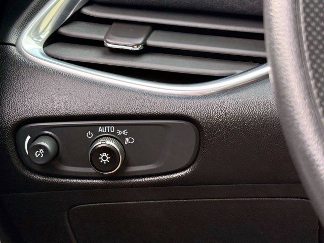Used 2020 Chevrolet Malibu LT FWD image 21