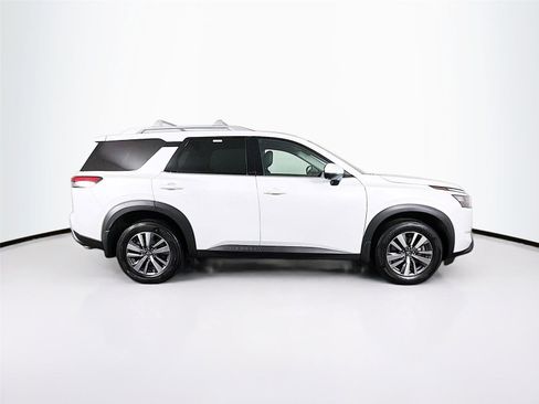 Used 2025 Nissan Pathfinder SL AWD/4WD image 8
