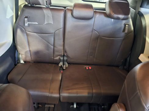 Used 2023 Toyota Sienna Platinum AWD/4WD image 9