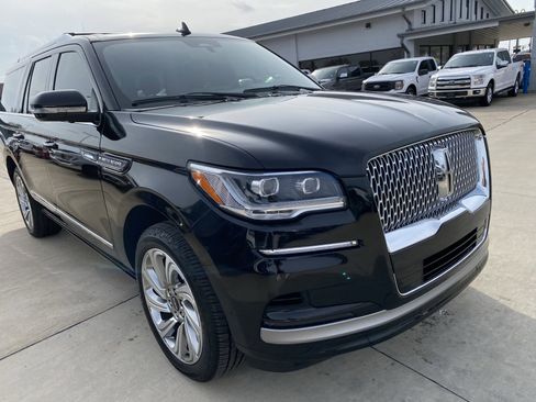 Used 2024 Lincoln Navigator L Reserve image 3