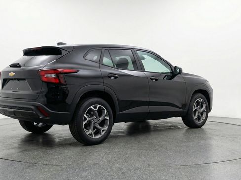 Used 2025 Chevrolet Trax LT image 9