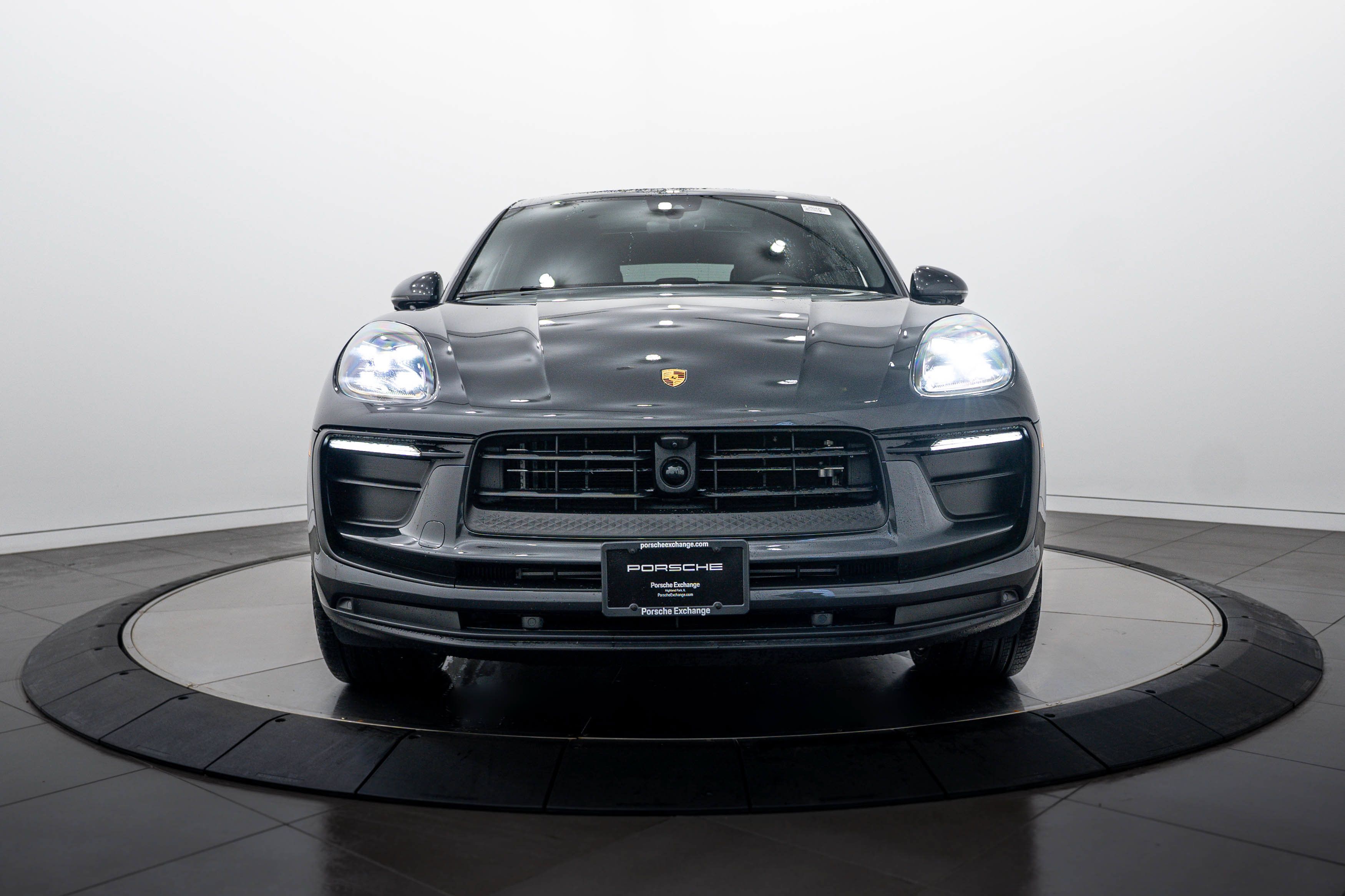 Certified 2026 Porsche Macan AWD/4WD image 10
