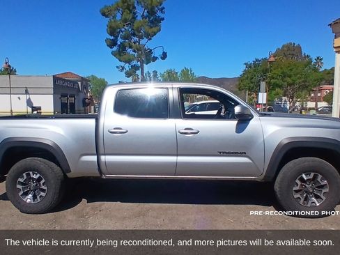 Used 2023 Toyota Tacoma TRD Off-Road w/ Black Out Package (TMS) AWD/4WD image 4