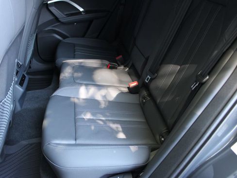 Used 2025 Audi Q5 Premium Plus w/ Premium Plus AWD/4WD image 23