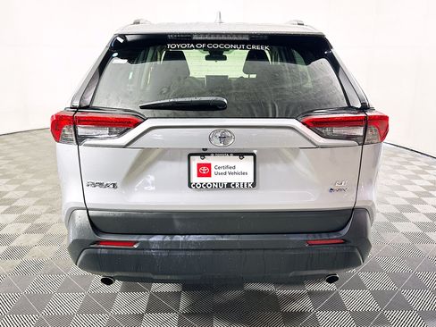Certified 2025 Toyota RAV4 LE AWD/4WD image 4