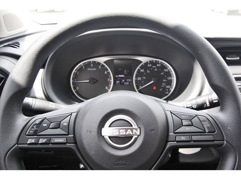 Used 2025 Nissan Kicks Play S FWD image 9