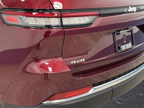 Used 2024 Jeep Grand Cherokee Limited w/ Luxury Tech Group II image 36