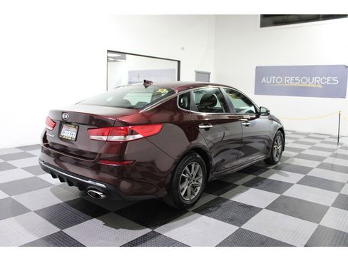 Used 2020 Kia Optima LX image 4