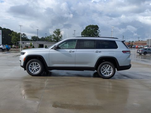 New 2026 Jeep Grand Cherokee L Laredo RWD image 2