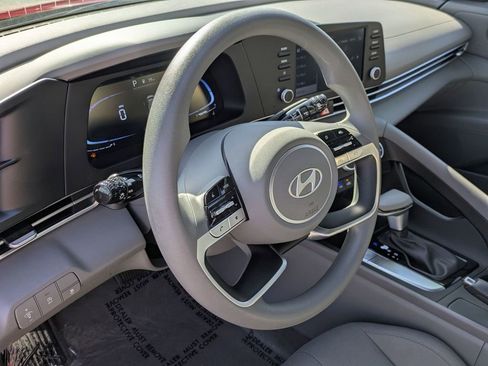 Certified 2025 Hyundai Elantra SE w/ Cargo Package image 16