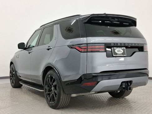 New 2025 Land Rover Discovery Dynamic SE image 3
