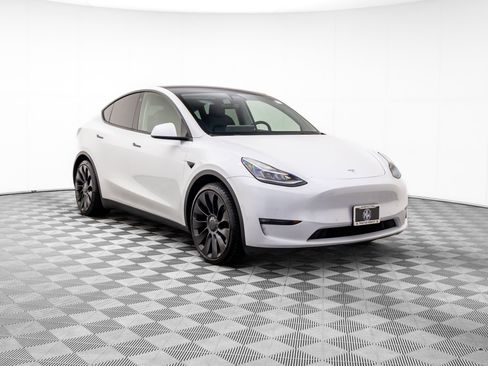 Used 2022 Tesla Model Y Long Range image 8