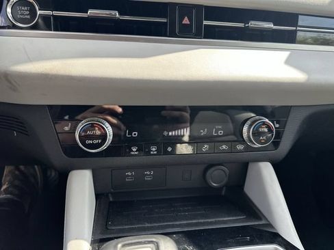 Used 2025 Mitsubishi Outlander SE AWD/4WD image 18