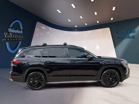 Certified 2026 Volkswagen Atlas SE FWD image 7