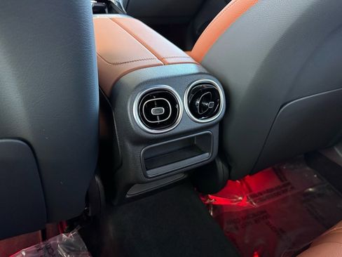 Certified 2025 Mercedes-Benz GLC 300 image 19