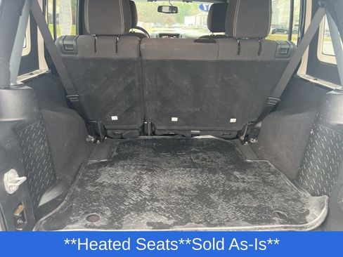 Used 2017 Jeep Wrangler Unlimited Sahara w/ Connectivity Group image 31