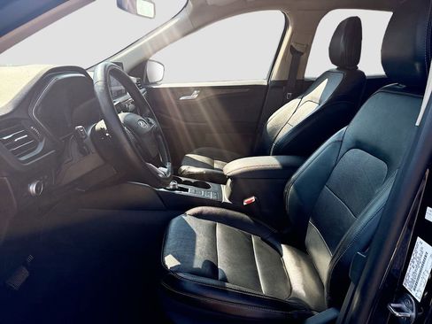 Used 2020 Ford Escape Titanium image 22