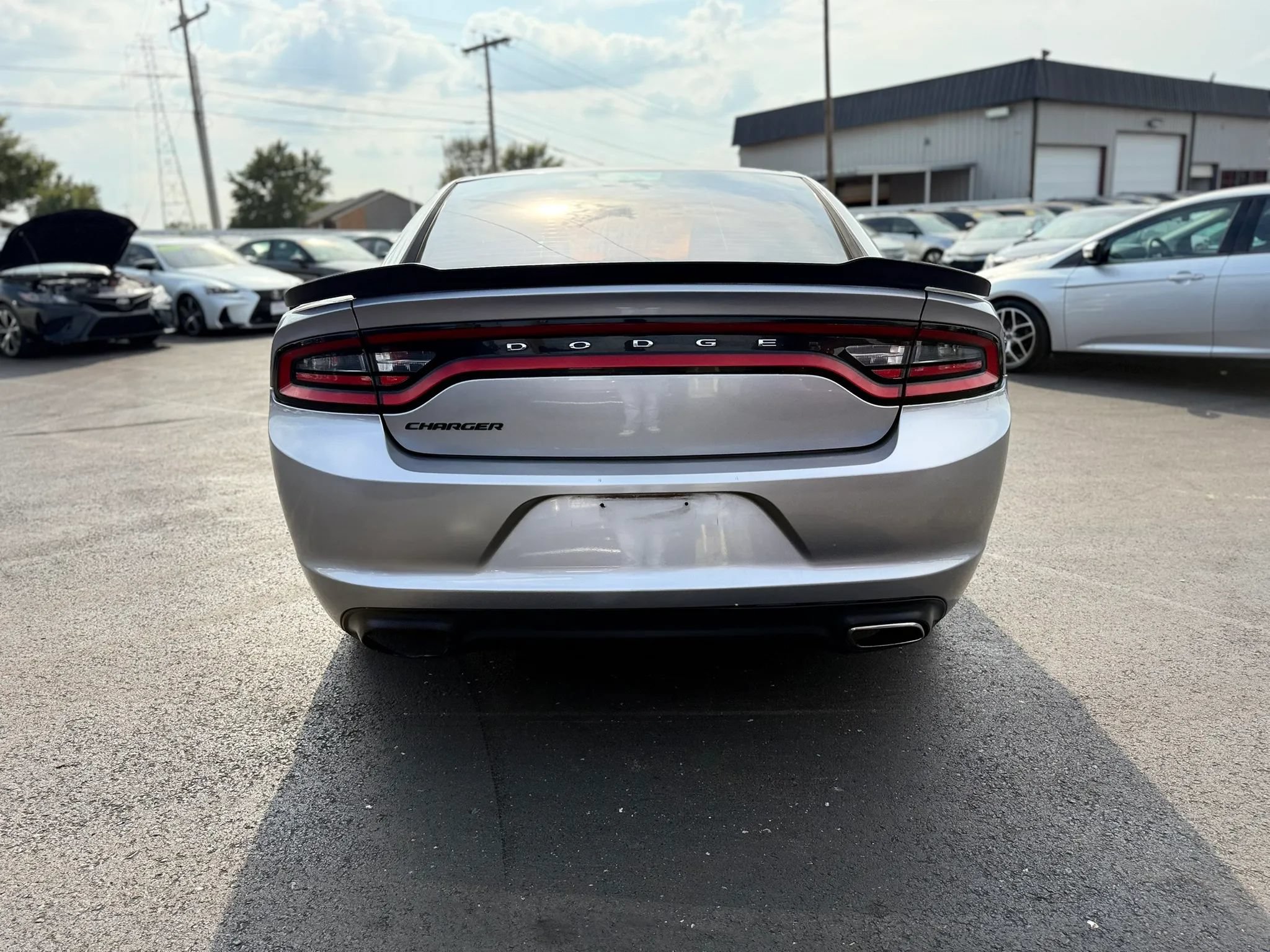 Used 2017 Dodge Charger SE w/ Blacktop Package RWD image 4