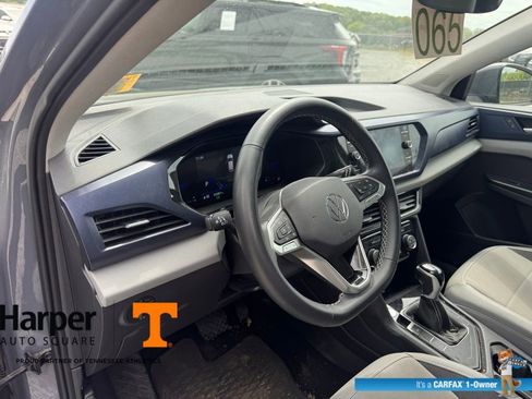 Used 2023 Volkswagen Taos SE w/ Panoramic Sunroof Package image 14