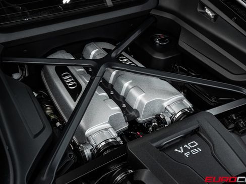 Used 2021 Audi R8 V10 w/ Premium Package RWD image 19