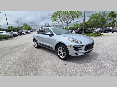 Used 2018 Porsche Macan AWD/4WD image 53