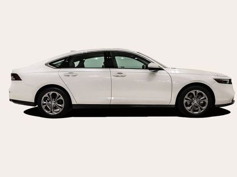 Used 2024 Honda Accord EX image 4