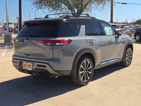 New 2026 Nissan Pathfinder Platinum image 3