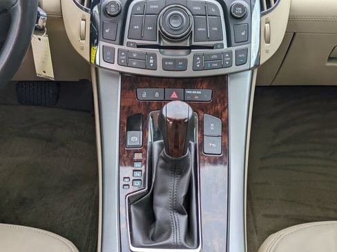 Used 2013 Buick LaCrosse Leather FWD image 18