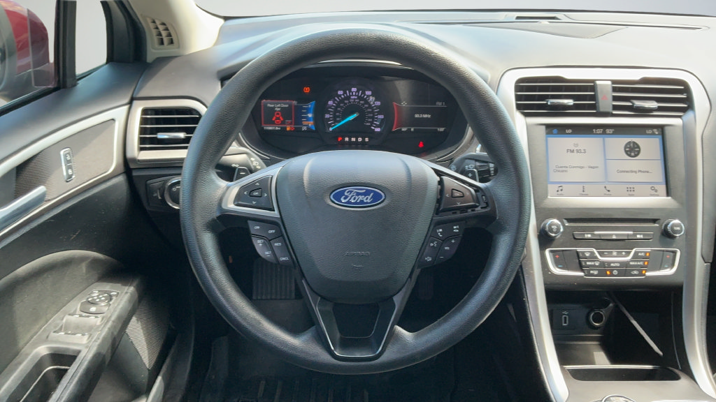 Used 2018 Ford Fusion SE w/ Fusion SE Technology Package FWD image 9