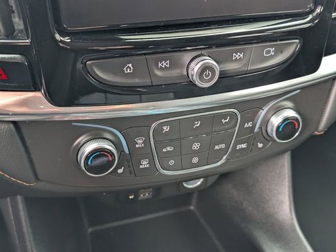 Used 2021 Chevrolet Traverse RS image 17