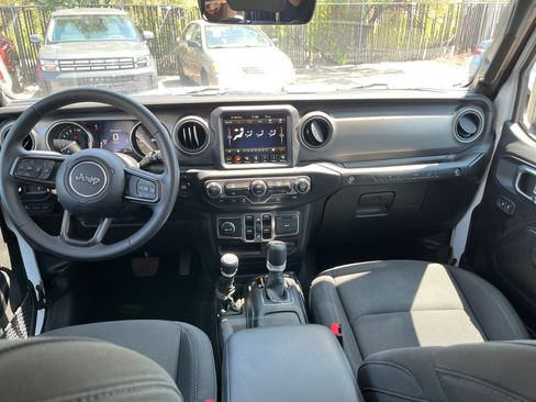 Used 2023 Jeep Wrangler Unlimited AWD/4WD image 33