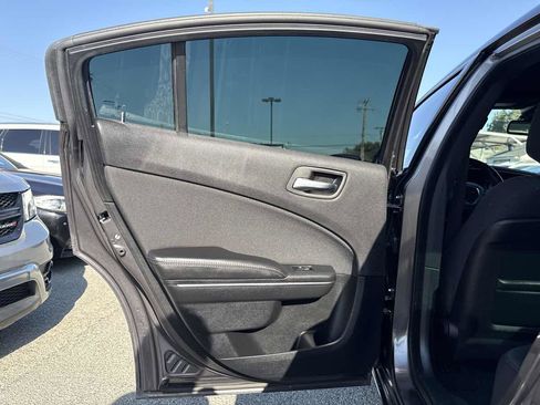 Used 2015 Dodge Charger SE w/ Sport Appearance Group image 10