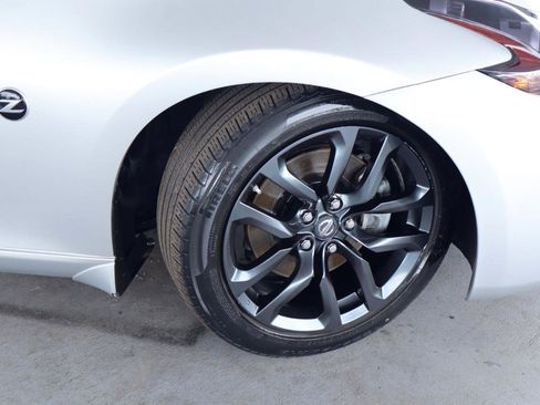 Used 2019 Nissan 370Z Coupe RWD image 3