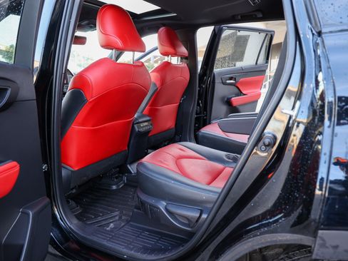 Used 2023 Toyota Highlander XSE image 40