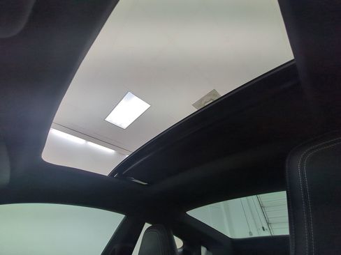 Certified 2025 Porsche 911 Carrera image 17