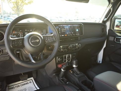 Used 2025 Jeep Wrangler Unlimited Rubicon image 18