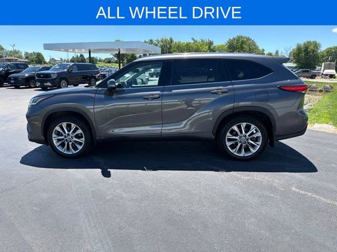 Used 2022 Toyota Highlander Limited AWD/4WD image 7
